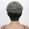 Perruque coupe Pixie audacieuse poivre et sel avec frange ondulée naturelle sans colle